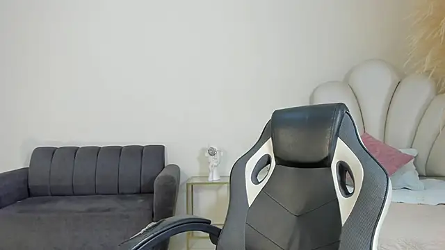 Snapshot of MaximusDick1_ chatting on June 20, 2026, 11:59 am MaximusDick1 online show from June 20, 2026, 11:59 am