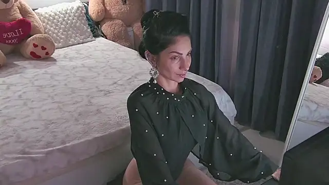 EvelynAisha online show from November 20, 2025, 7:14 pm