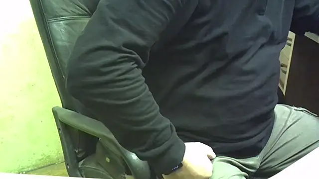 nikdov3 online show from September 18, 2025, 4:37 am