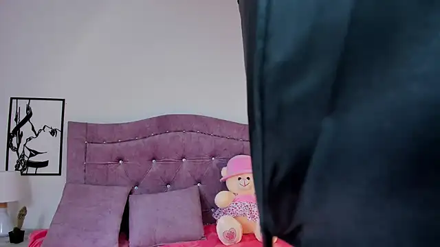 LunaSmitt online show from September 28, 2025, 1:12 am