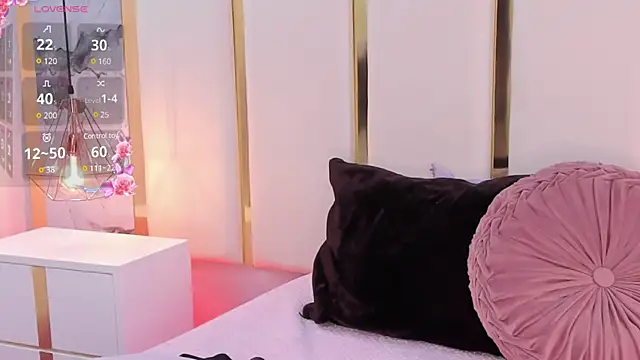 Snapshot of SalommeFlores chatting on March 19, 2025, 12:15 am SalommeFlores online show from March 19, 2025, 12:15 am