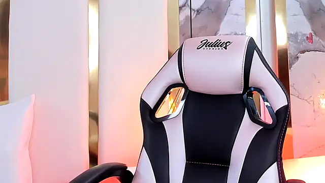 Snapshot of SalommeFlores chatting on October 11, 2025, 7:04 pm SalommeFlores online show from October 11, 2025, 7:04 pm