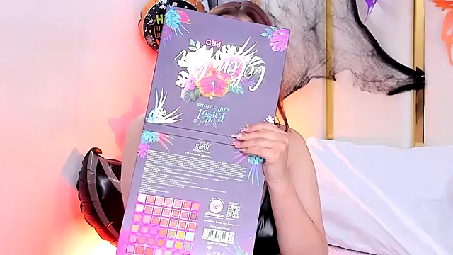 Snapshot of SalommeFlores chatting on October 24, 2025, 7:02 pm SalommeFlores online show from October 24, 2025, 7:02 pm