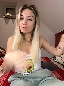 Snapshot of carlaaa chatting on November 17, 2025, 10:36 pm carlaaa online show from November 17, 2025, 10:36 pm