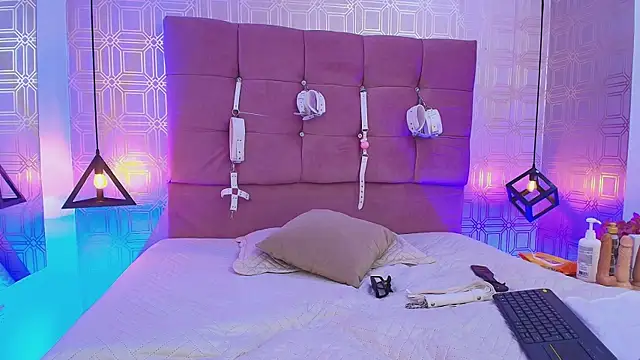 Lilith Vera online show from November 14, 2025, 1:04 pm