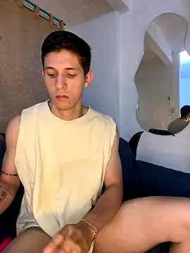 Snapshot of Bodyxx23 chatting on October 5, 2025, 12:12 am Bodyxx23 online show from October 5, 2025, 12:12 am