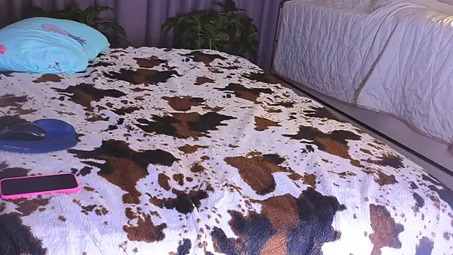 missnew2 online show from November 4, 2025, 1:26 pm