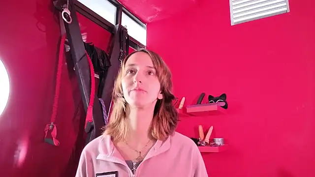 Ambar Roux  online show from November 22, 2025, 3:22 pm