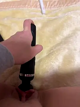 Snapshot of luisa1 chatting on December 5, 2025, 8:13 am luisa1 online show from December 5, 2025, 8:13 am