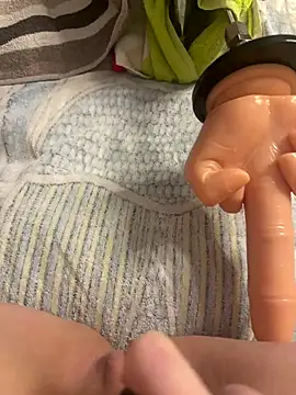 Snapshot of luisa1 chatting on December 16, 2025, 7:18 pm luisa1 online show from December 16, 2025, 7:18 pm