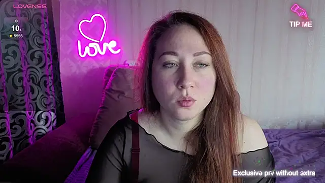 KellyCrystall online show from November 1, 2025, 3:24 am