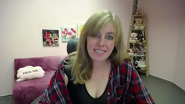 Hot Milady online show from October 1, 2025, 7:46 am