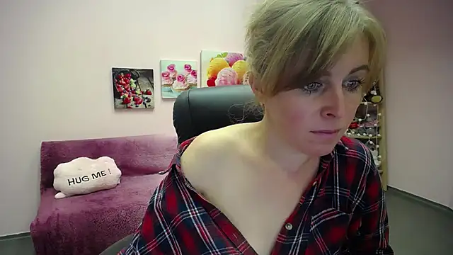 Hot Milady online show from September 25, 2025, 7:14 am