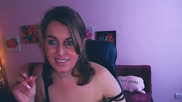 Hot Milady online show from February 13, 2025, 11:17 am