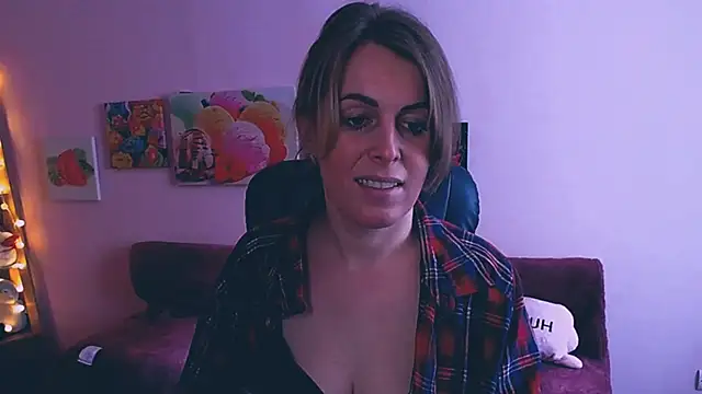 Hot Milady online show from February 13, 2025, 8:06 am