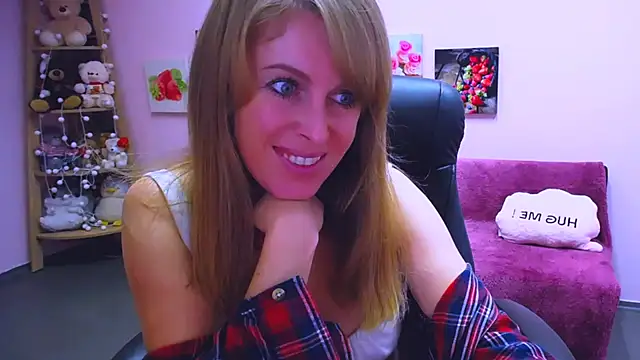 Hot Milady online show from November 28, 2025, 8:25 am