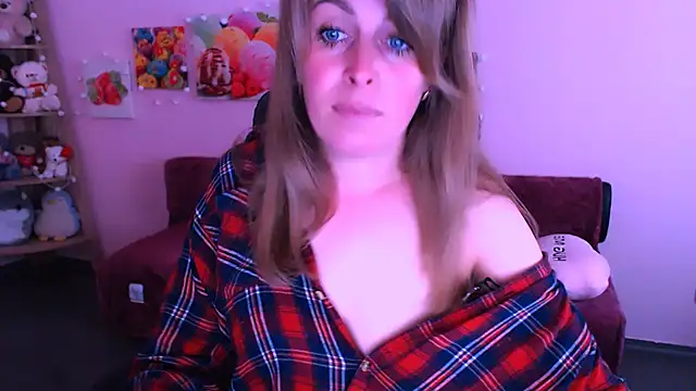 Hot Milady online show from June 3, 2026, 7:42 am