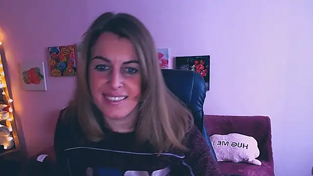 Hot Milady online show from February 11, 2025, 8:37 am