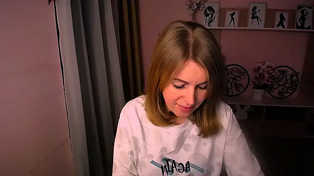 Hot Milady online show from January 21, 2025, 8:08 am