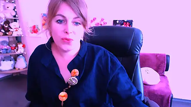 Hot Milady online show from April 3, 2026, 7:37 am