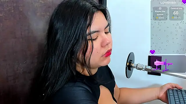 Snapshot of klhoe_boobs chatting on November 14, 2025, 4:05 am klhoe boobs online show from November 14, 2025, 4:05 am