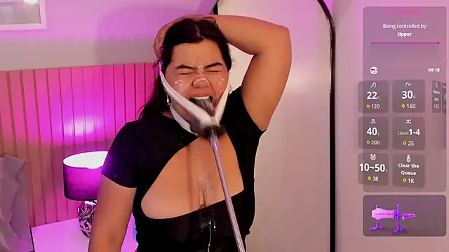 klhoe boobs online show from March 27, 2026, 8:26 am