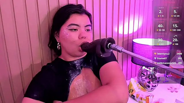 Snapshot of klhoe_boobs chatting on February 27, 2026, 8:47 am klhoe boobs online show from February 27, 2026, 8:47 am