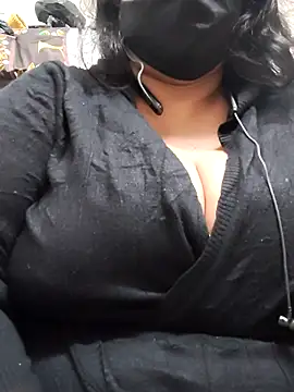 Snapshot of zeepe19 chatting on December 17, 2025, 6:57 pm zeepe19 online show from December 17, 2025, 6:57 pm