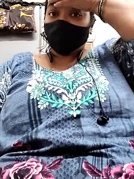 Snapshot of zeepe19 chatting on December 21, 2025, 3:41 am zeepe19 online show from December 21, 2025, 3:41 am