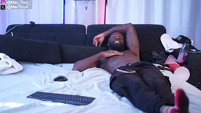 Snapshot of MacTroy chatting on September 12, 2025, 10:48 am MacTroy online show from September 12, 2025, 10:48 am