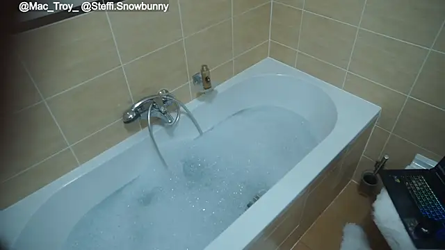 Snapshot of MacTroy chatting on April 11, 2026, 7:50 pm MacTroy online show from April 11, 2026, 7:50 pm