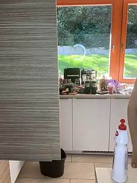 Snapshot of MacTroy chatting on September 19, 2025, 1:15 pm MacTroy online show from September 19, 2025, 1:15 pm