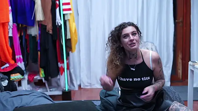 Snapshot of MacTroy chatting on February 10, 2025, 4:47 pm MacTroy online show from February 10, 2025, 4:47 pm