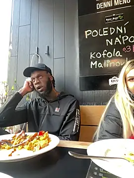 Snapshot of MacTroy chatting on April 6, 2026, 2:51 pm MacTroy online show from April 6, 2026, 2:51 pm