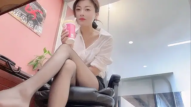 Snapshot of QianF-666 chatting on November 12, 2025, 1:32 am QianF-666 online show from November 12, 2025, 1:32 am