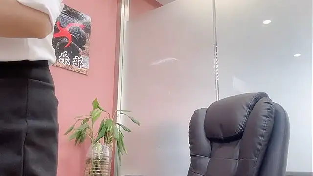 Snapshot of QianF-666 chatting on October 30, 2025, 2:21 am QianF-666 online show from October 30, 2025, 2:21 am