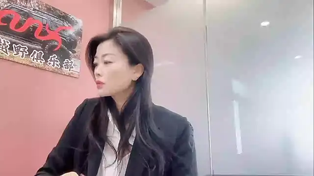 Snapshot of QianF-666 chatting on November 25, 2025, 2:23 am QianF-666 online show from November 25, 2025, 2:23 am