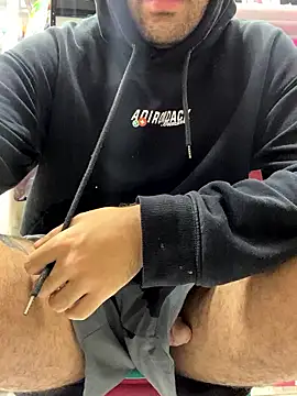 Snapshot of JuanZapata33 chatting on December 14, 2025, 9:53 pm JuanZapata33 online show from December 14, 2025, 9:53 pm