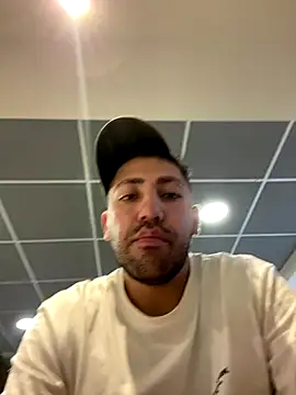 Snapshot of JuanZapata33 chatting on December 5, 2025, 8:28 pm JuanZapata33 online show from December 5, 2025, 8:28 pm