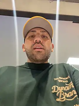 Snapshot of JuanZapata33 chatting on October 29, 2025, 8:52 pm JuanZapata33 online show from October 29, 2025, 8:52 pm