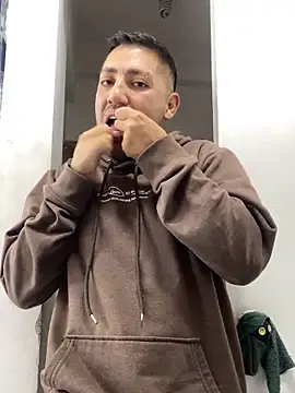 Snapshot of JuanZapata33 chatting on November 18, 2025, 9:07 pm JuanZapata33 online show from November 18, 2025, 9:07 pm