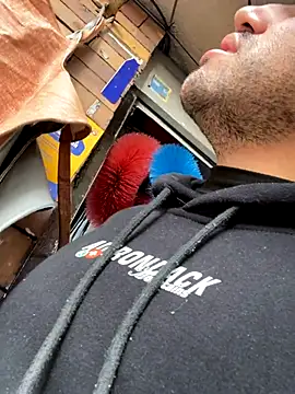 Snapshot of JuanZapata33 chatting on November 26, 2025, 9:15 pm JuanZapata33 online show from November 26, 2025, 9:15 pm