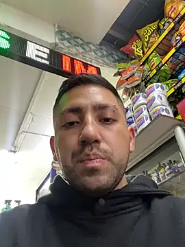 JuanZapata33 online show from February 26, 2026, 9:59 pm