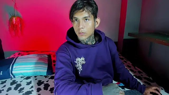 Travistanner 28 online show from October 6, 2025, 2:24 am