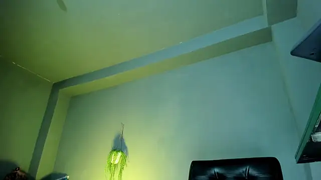 Travistanner 28 online show from September 20, 2025, 4:50 am