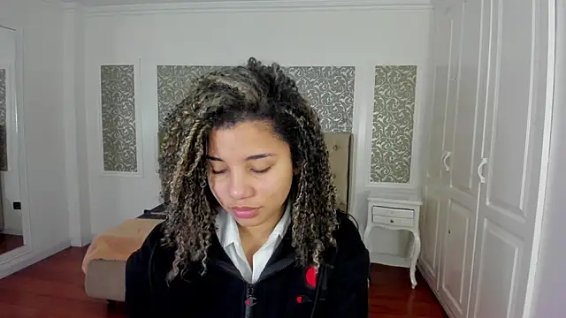 Snapshot of Mayaa_ross chatting on September 12, 2025, 1:39 am Mayaa ross online show from September 12, 2025, 1:39 am