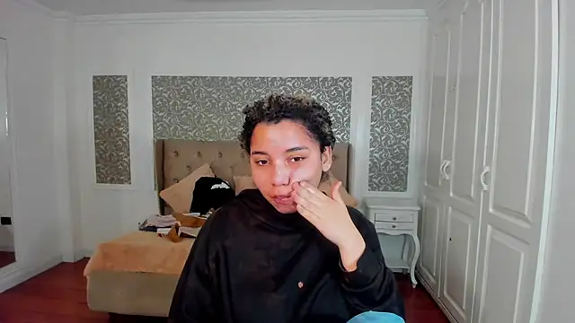 Snapshot of Mayaa_ross chatting on September 26, 2025, 3:35 am Mayaa ross online show from September 26, 2025, 3:35 am