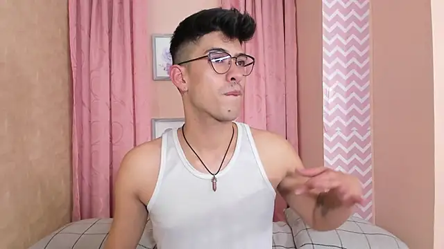 Snapshot of Ryan_Clark_ chatting on December 18, 2024, 8:36 pm Ryan Clark online show from December 18, 2024, 8:36 pm