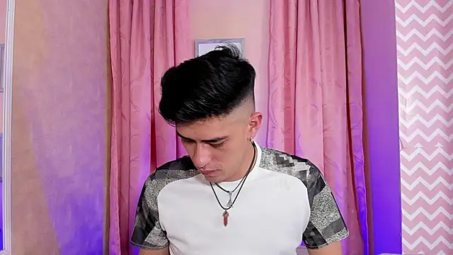 Snapshot of Ryan_Clark_ chatting on January 17, 2025, 7:49 pm Ryan Clark online show from January 17, 2025, 7:49 pm