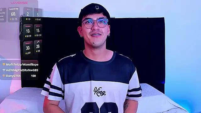 Snapshot of Ryan_Clark_ chatting on March 27, 2026, 11:05 pm Ryan Clark online show from March 27, 2026, 11:05 pm